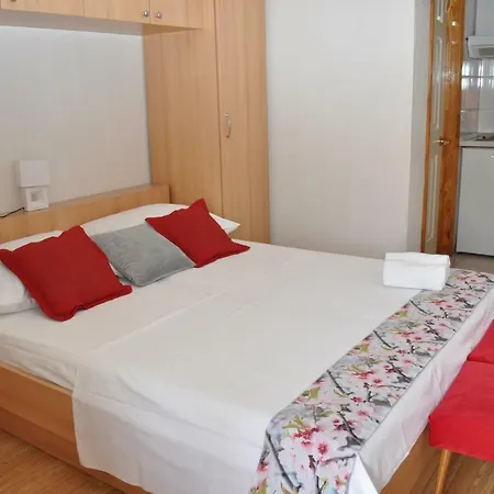 Apartments Veselko Makarska Buitenkant foto